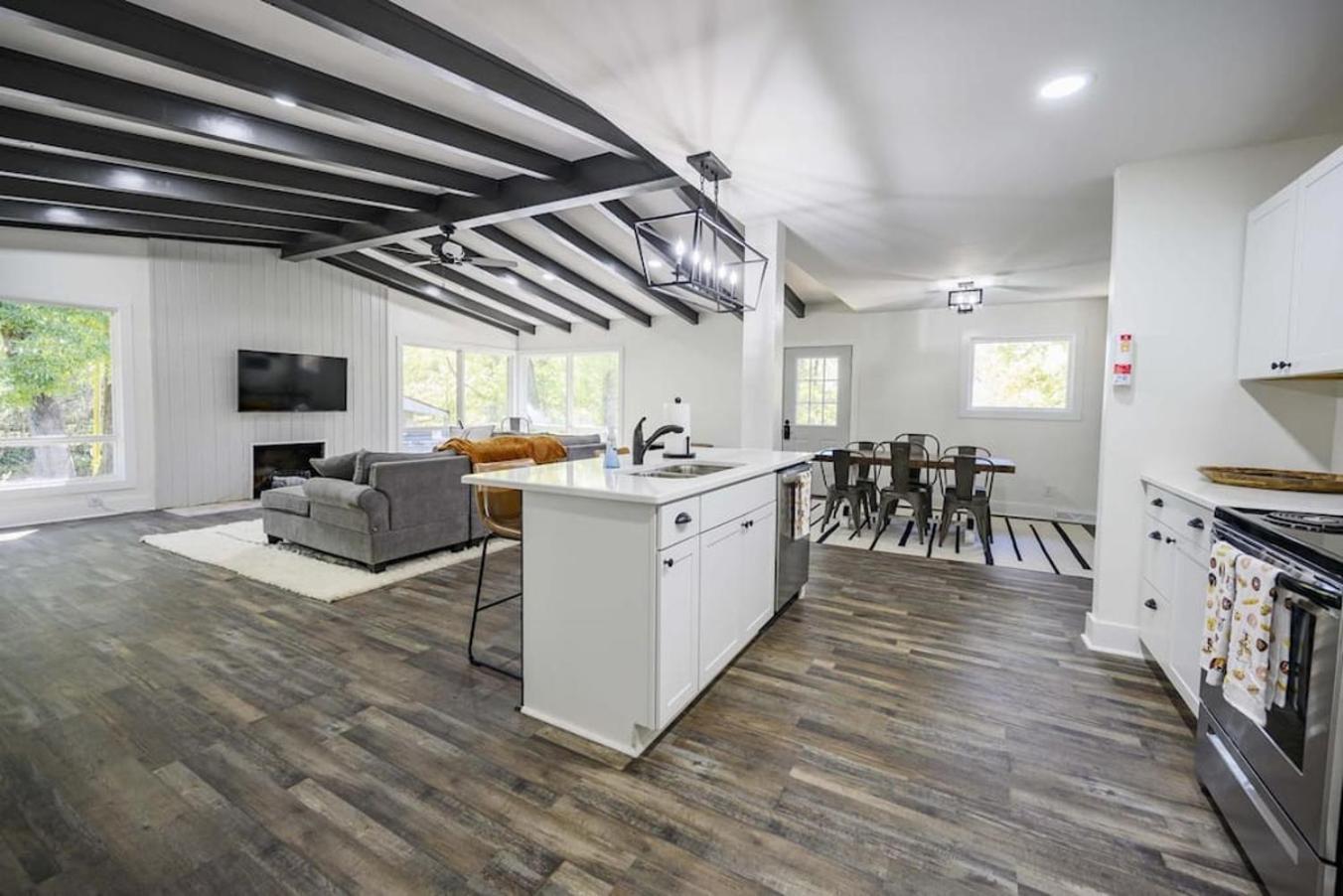 Gorgeous Renovated Home With Large & Private Lot Winchester Eksteriør bilde